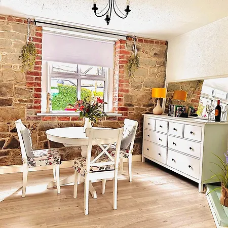 Holiday home Coastal Charm *